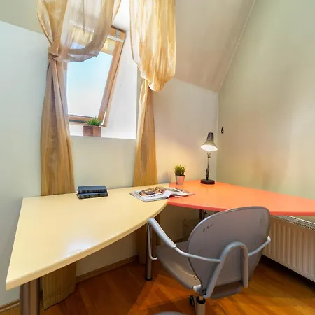 Peaceful 5-bedroom Oasis Apartman Riga