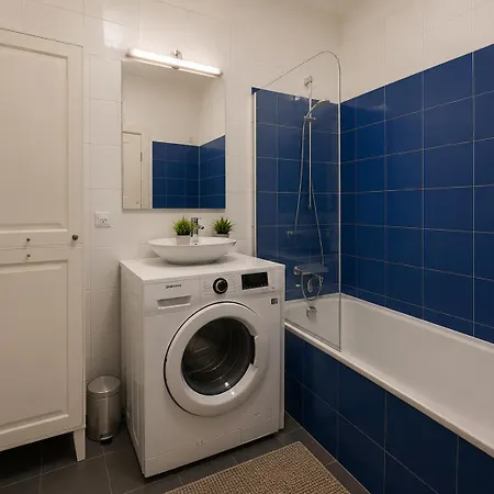 Peaceful 5-bedroom Oasis Dzīvoklis Riga